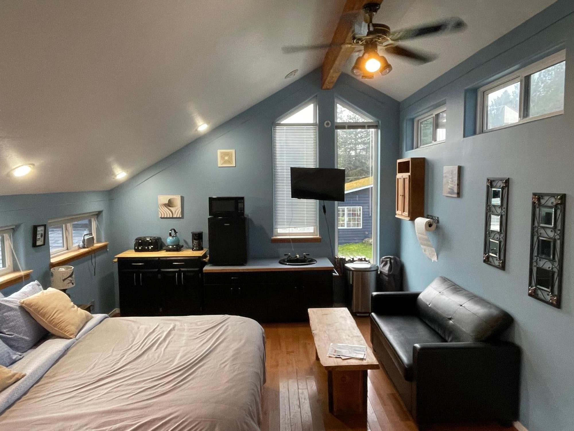 Oceanfront Studio/Loft: Alpacas, Oysters & Kayaks شيلتون المظهر الخارجي الصورة
