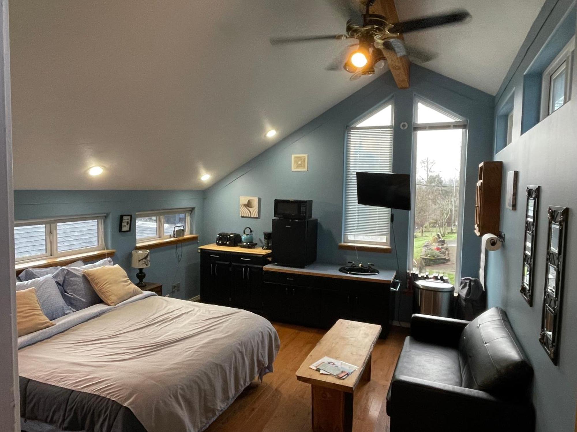 Oceanfront Studio/Loft: Alpacas, Oysters & Kayaks شيلتون المظهر الخارجي الصورة